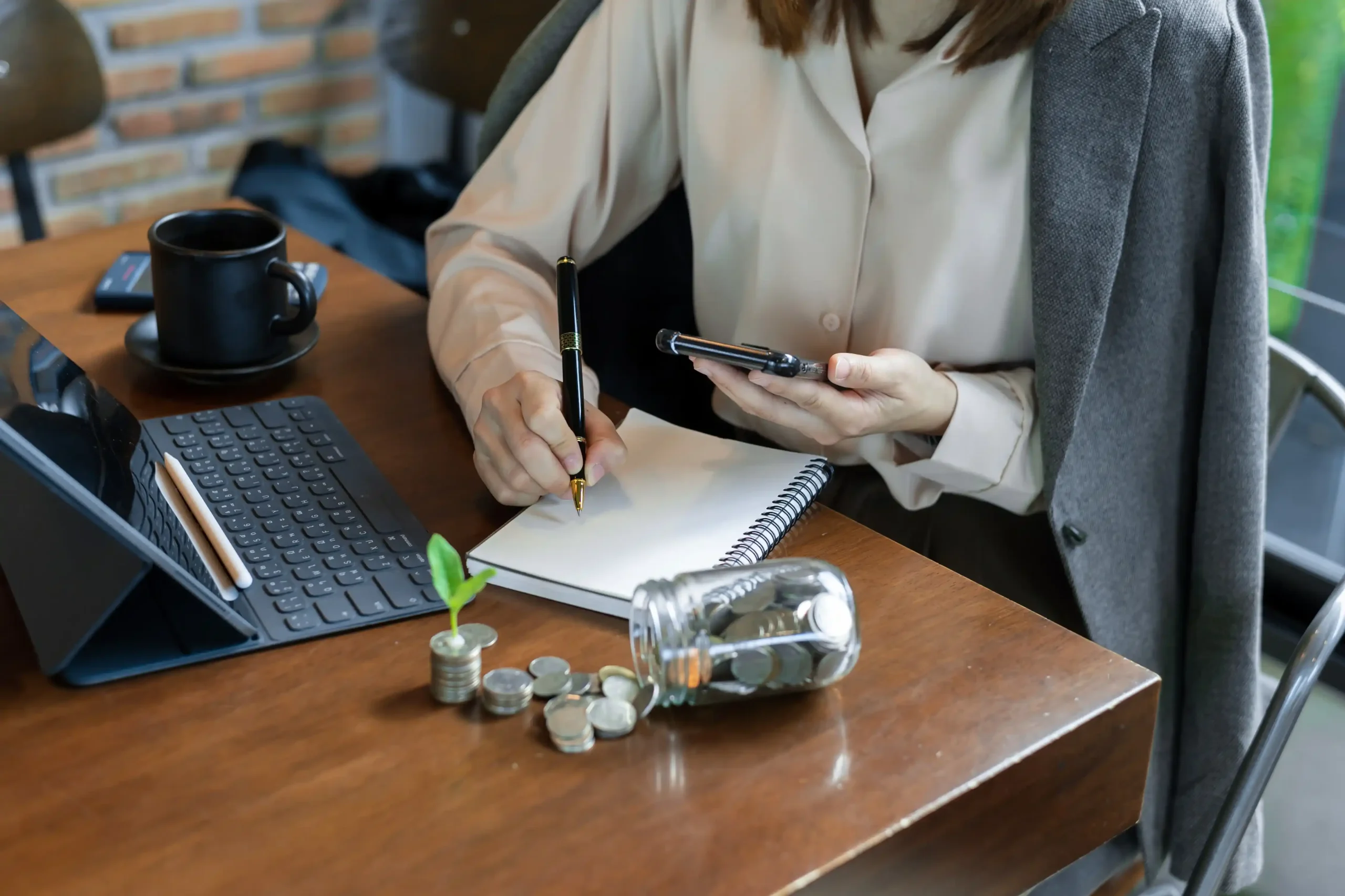 Smart Personal Finance Habits to Build Wealth in 2025: